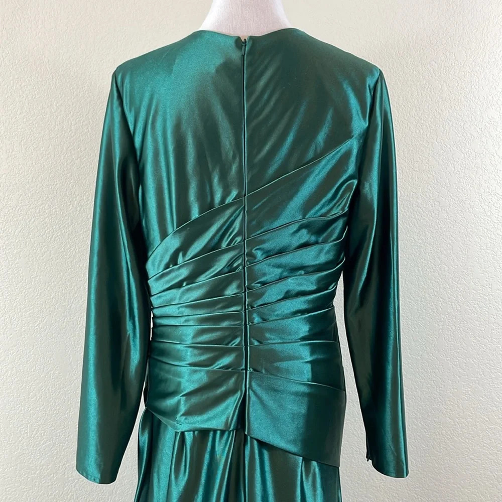 Ieena for MacDuggal green satin deep v long gown size 10 - Picture 5 of 8
